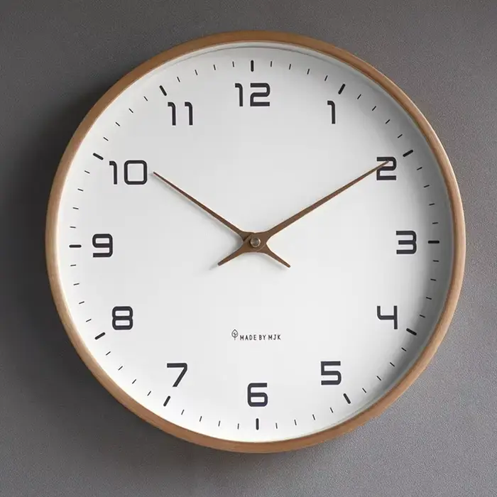 Horloge murale en bois de style nordique européen