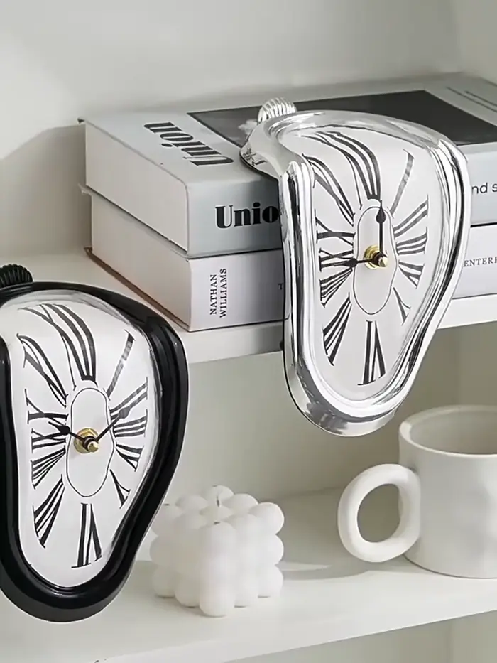 Horloge Murale Fondue Surréaliste et Silays euse de Style Salvumen et Dali