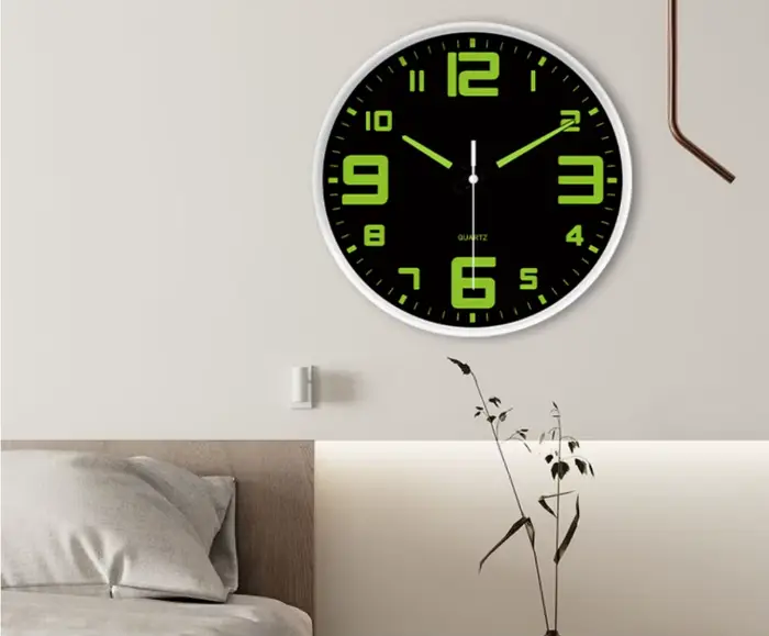 Horloge murale lumineuse sans trous