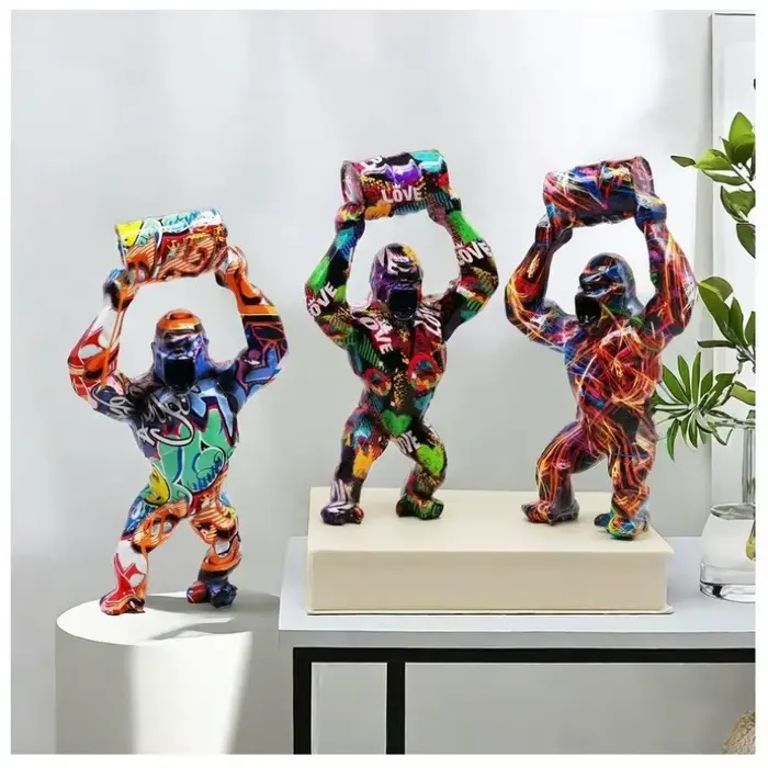 Sculpture en résine de gorille colorée