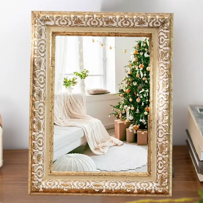 Cadre photo vintage avec finition blanche classique et compatibilité de plusieurs tailles conçu pour les options d'affichage dans n'importe quelle pièce