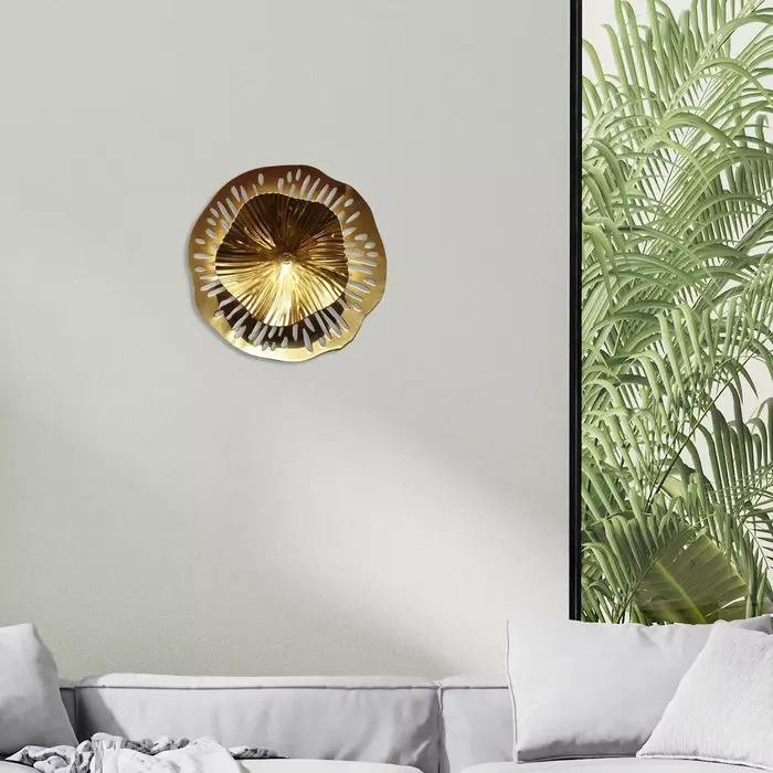 Disque irrégulier en métal pour décoration murale