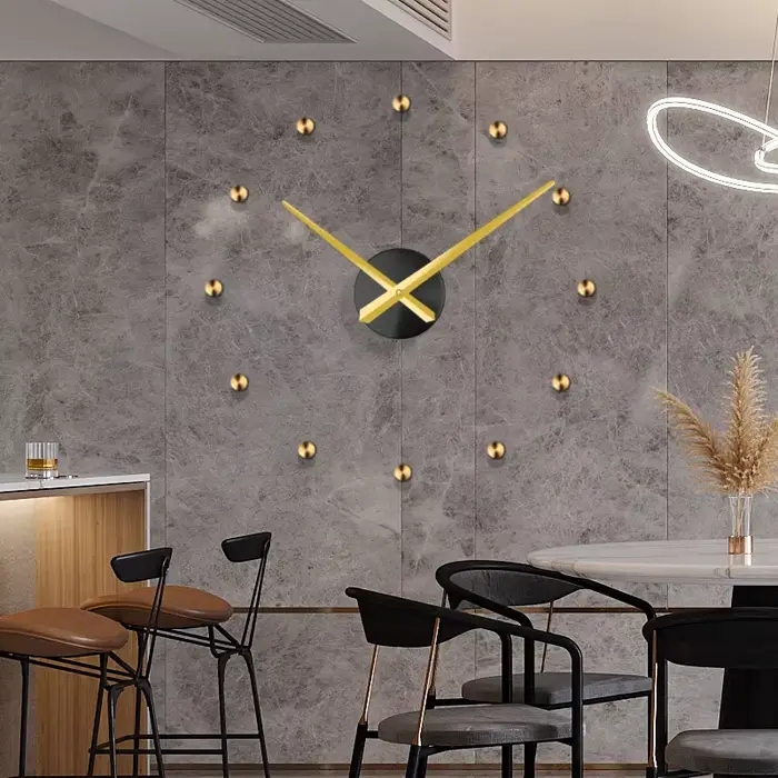 Grande horloge murale de luxe en métal