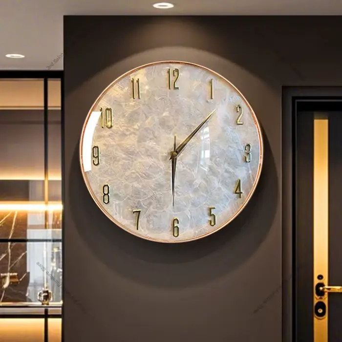 Horloge murale minimaliste à coque italienne