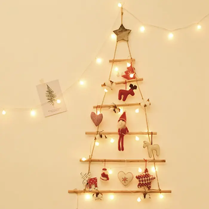 Arbre de noël en bois à suspendre au mur