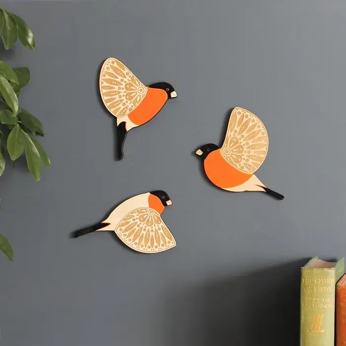 Décoration murale en bois d'oiseau noir