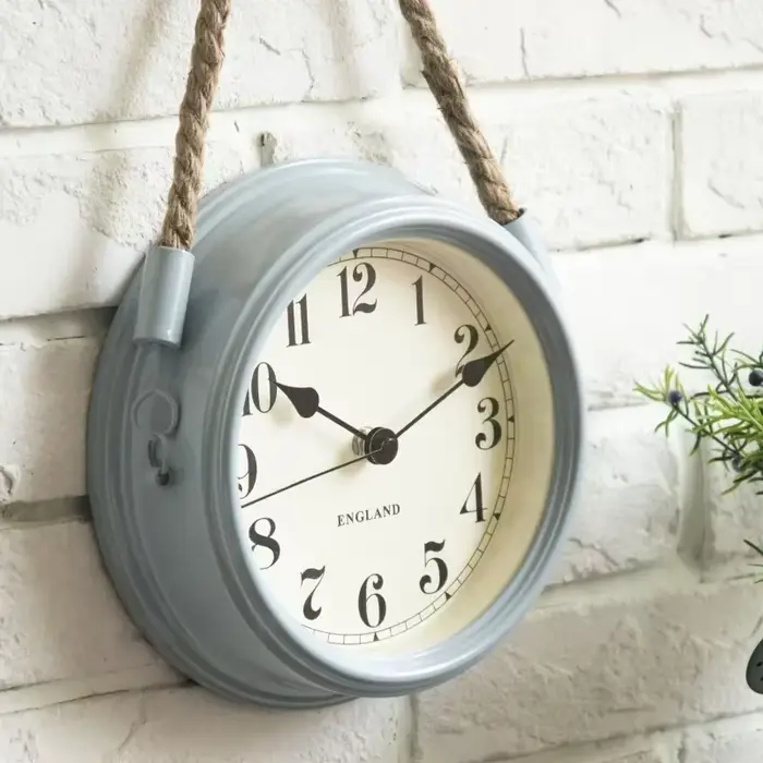 Horloge murale en métal 3D créative