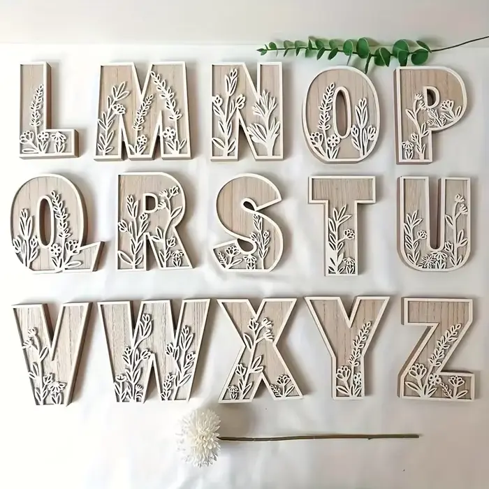 Ensemble de décoration murale avec lettres de l'alphabet en bois