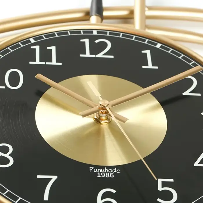 Horloge murale moderne simple de 54 cm