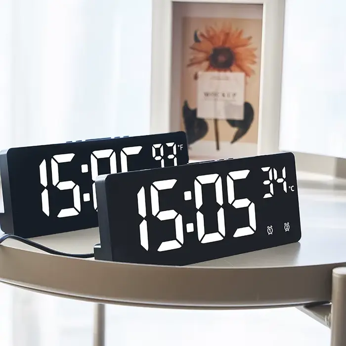 Horloge électronique commande vocale réveil numérique température