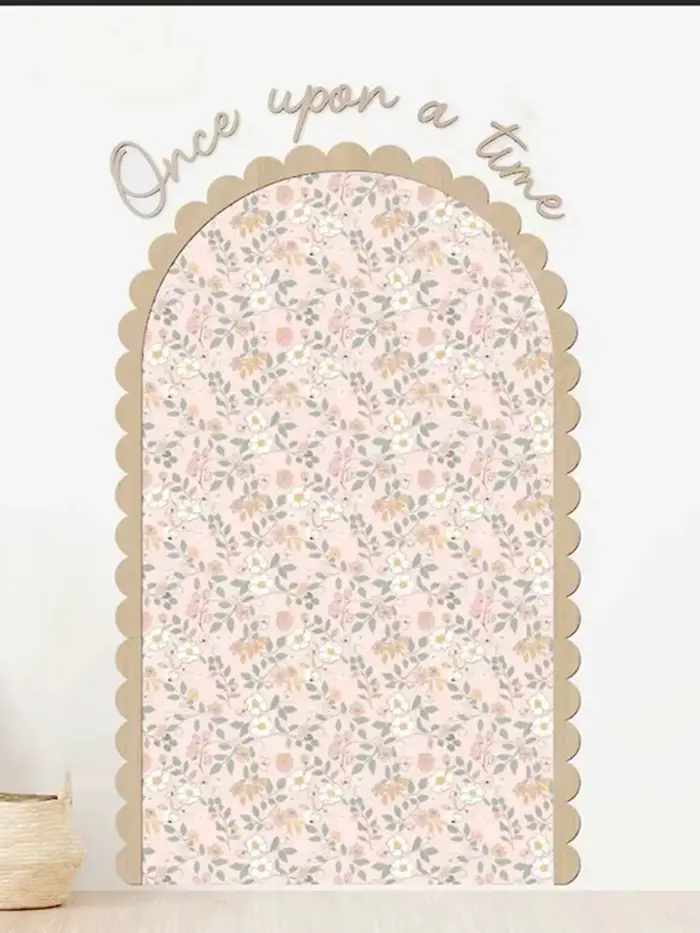 Cadre en bois brut festonné et cintré style bohème
