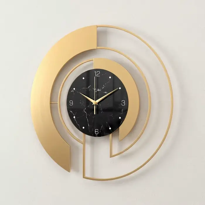 Horloge murale dorée, Art décoratif pour salon et entrée