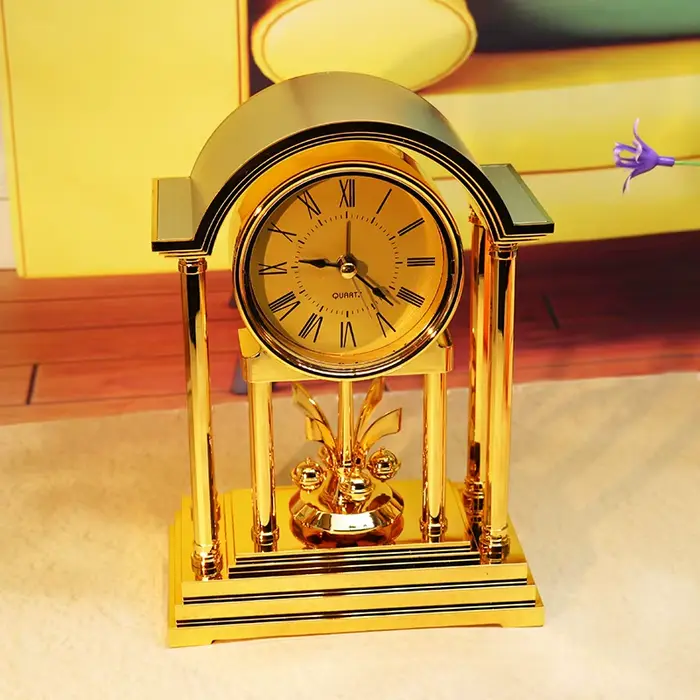 Horloge de table vintage avec mouvement à quartz