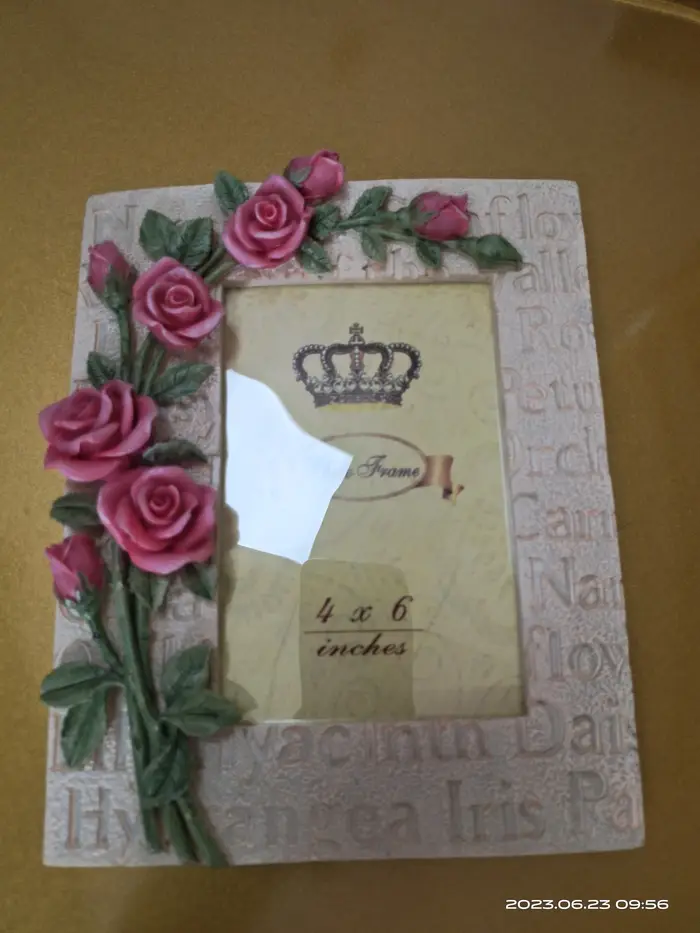 Cadre photo rose en résine de dentelle gaufrée