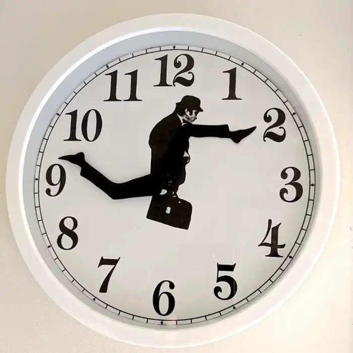 Horloges murales montre Installation facile lire la comédie inspirée du ministère idiot marche horloge murale décoration de la maison