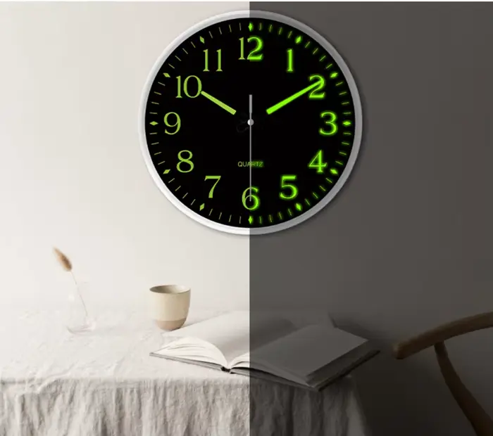 Horloge murale lumineuse sans trous