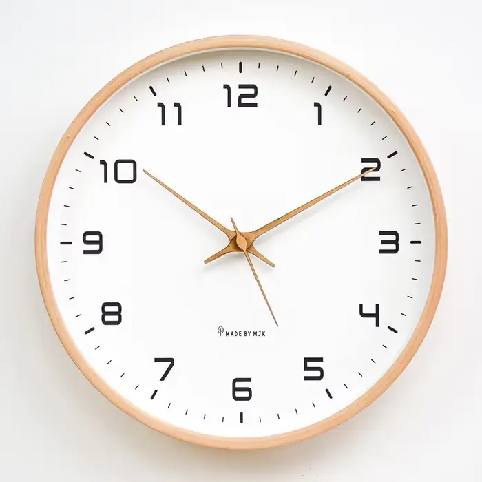 Horloge murale en bois de style nordique européen