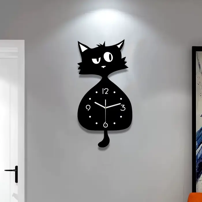 Horloge murale de chat de dessin animé intéressante avec fonction de balançoire arrière