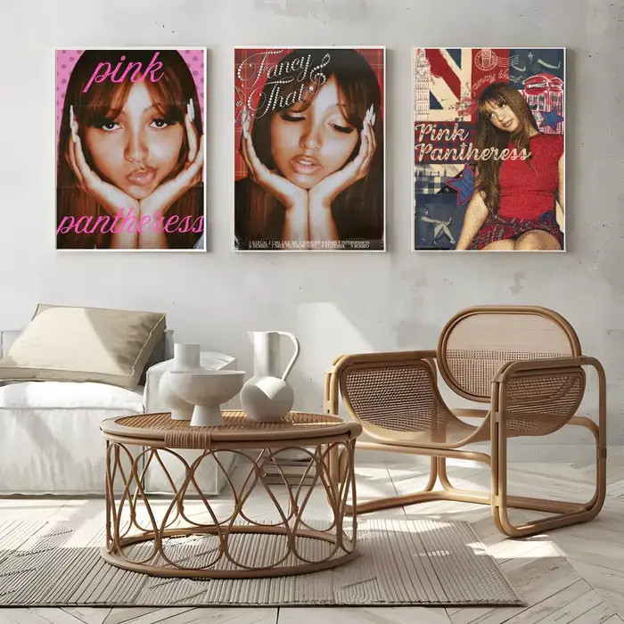 Affiche murale moderne sur toile avec peinture et calligraphie de la chanteuse pop P-PinkPantheress