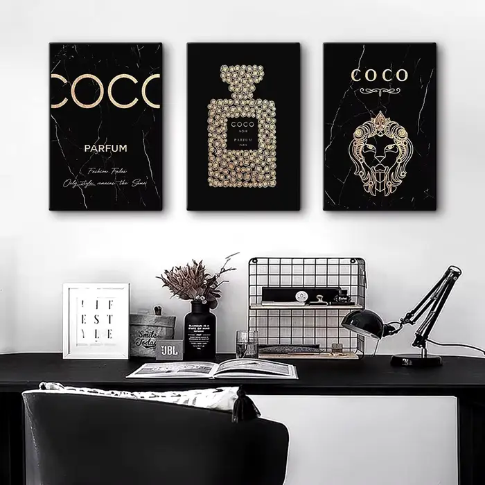 Affiches et impressions de bouteille de parfum COCO noir et or