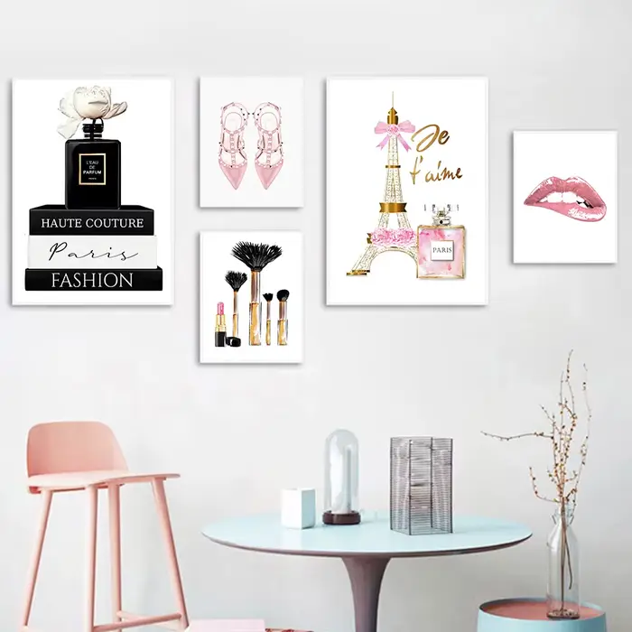 Affiches murales sur toile Fashion Paris : Tour Eiffel rose et or