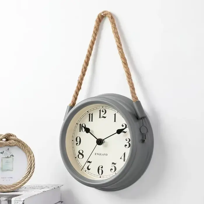 Horloge murale en métal 3D créative