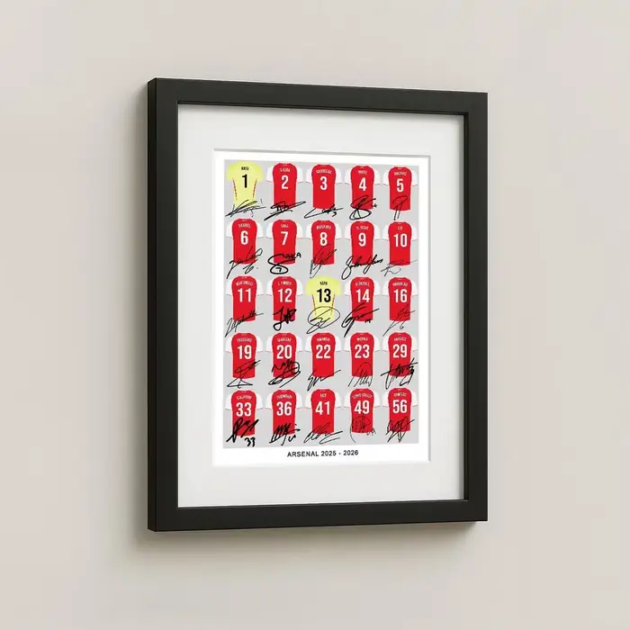 Décoration murale de l'équipe de l'Arsenal 2025-2026 - Collage encadré avec des maillots de joueurs (Saka