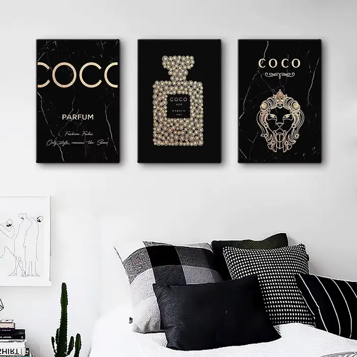 Affiches et impressions de bouteille de parfum COCO noir et or