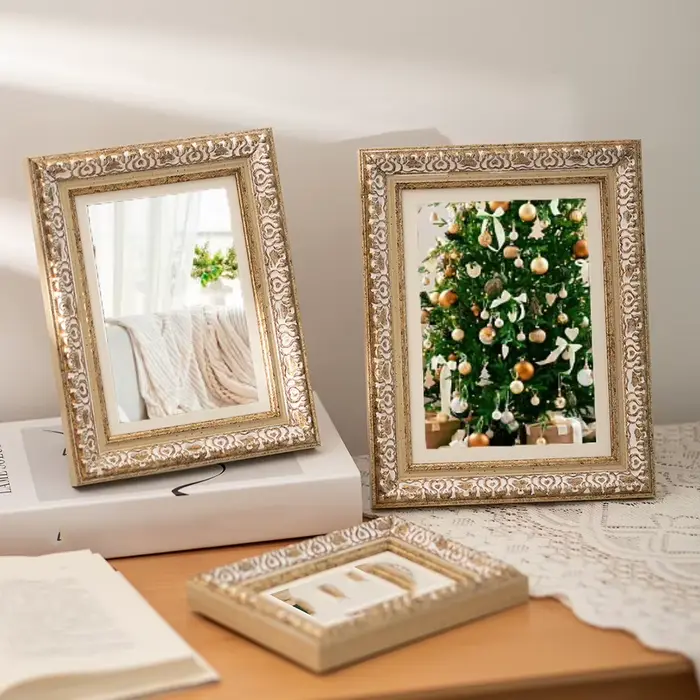 Cadre photo vintage avec finition blanche classique et compatibilité de plusieurs tailles conçu pour les options d'affichage dans n'importe quelle pièce