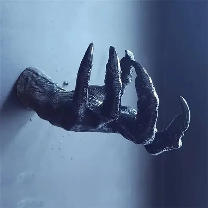 Statues gothiques à main de sorcière