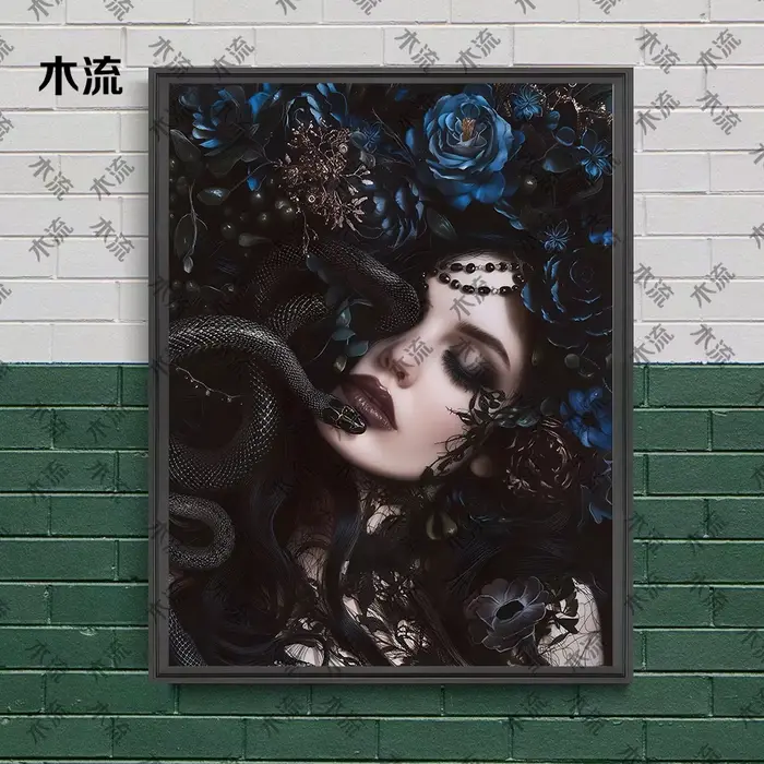 Belle femme, fleurs et serpent