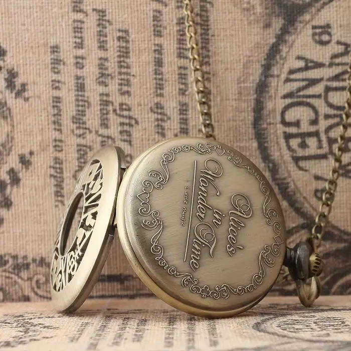 Les aventures d'Alice au pays des merveilles : clés de poker, montre de poche, couvercle rabattable, montre à chaîne périphérique, montre à pendentif en cuivre