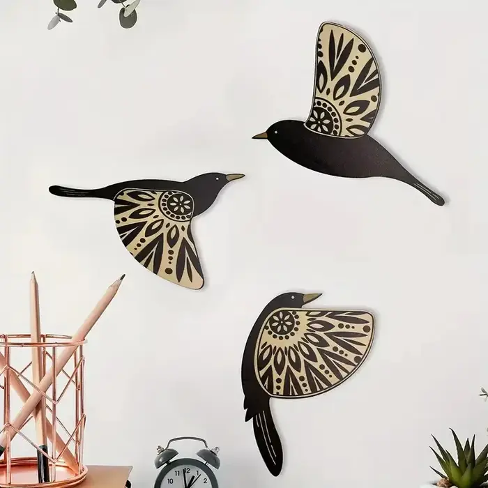 Décoration murale en bois d'oiseau noir