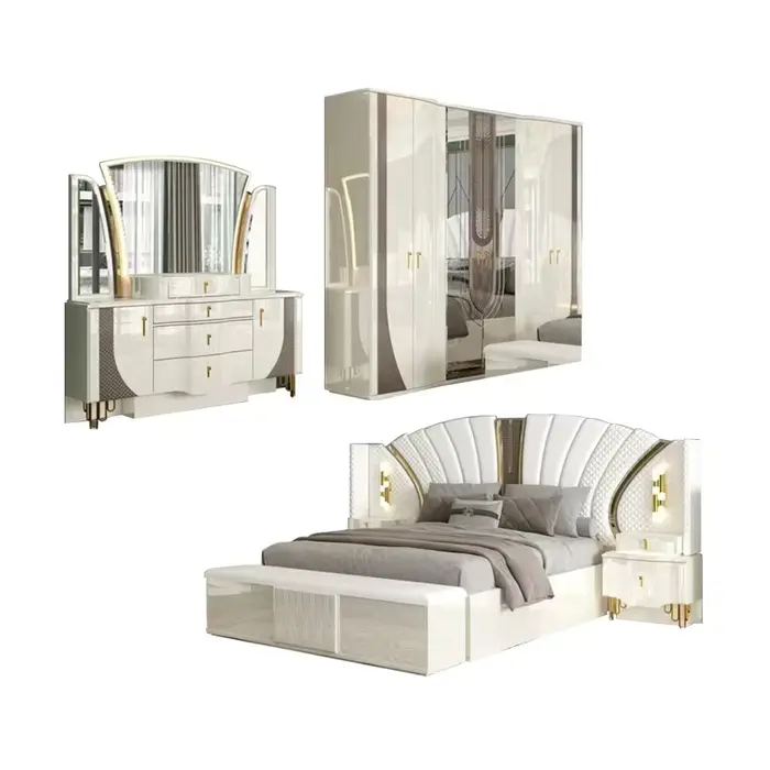 Un cadre en bois doré de luxe Royal