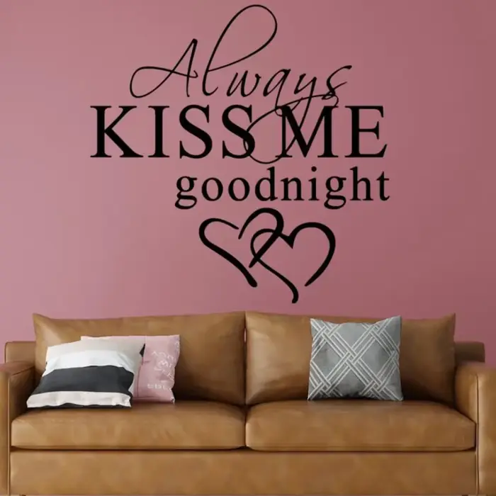 Autocollant mural romantique 'Always Kiss Me Goodnight'