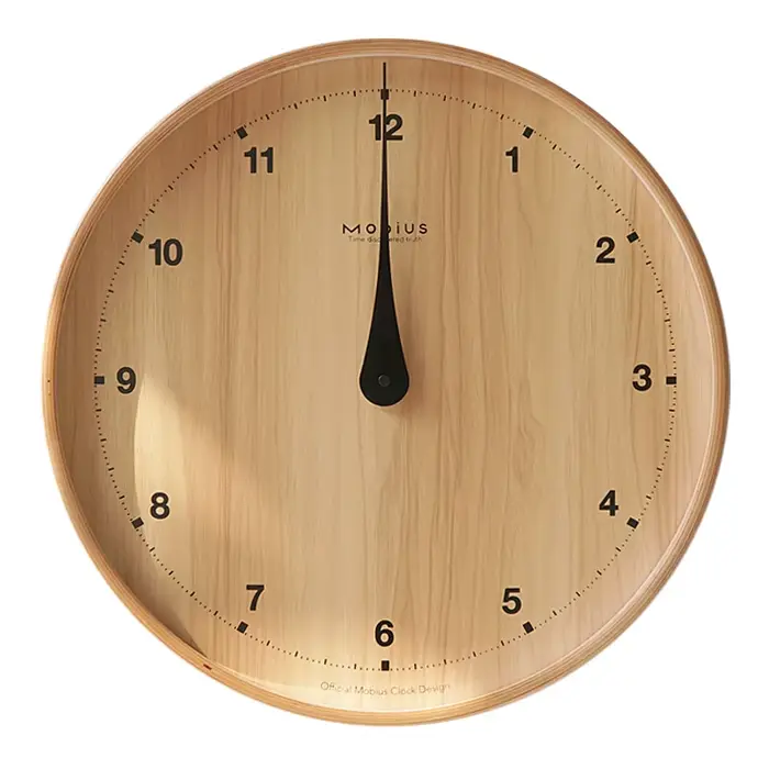 L'horloge murale en bois originale, silencieuse et simple, grain de bois est une décoration de maiso