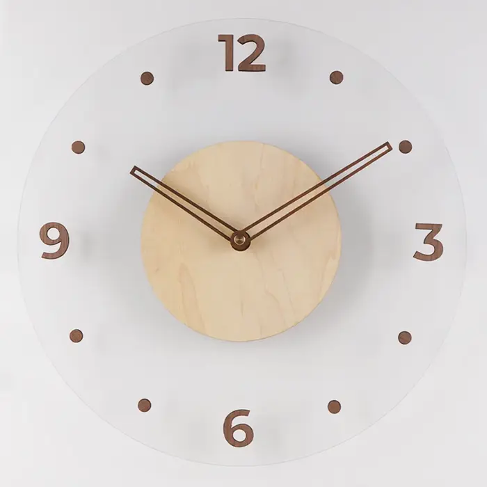 Horloge murale en bois massif