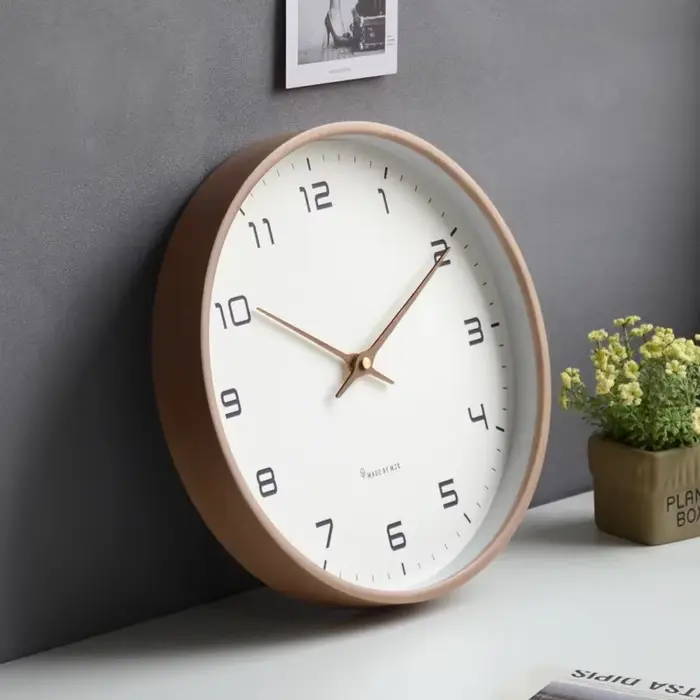 Horloge murale en bois de style nordique européen