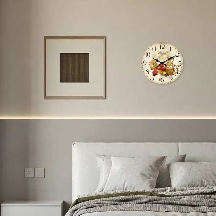 Horloge murale en bois vintage motif huile d'olive et tomate