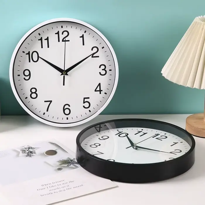 Horloges murales rondes modernes de 8 pouces