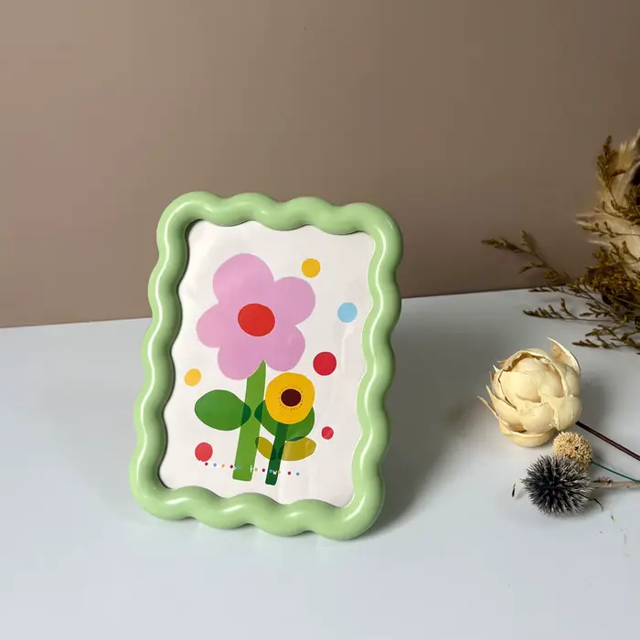 Cadre photo ondulé de 6 pouces | Porte-photos Squiggle d'inspiration nordique pour bureau et mur | Décoration de