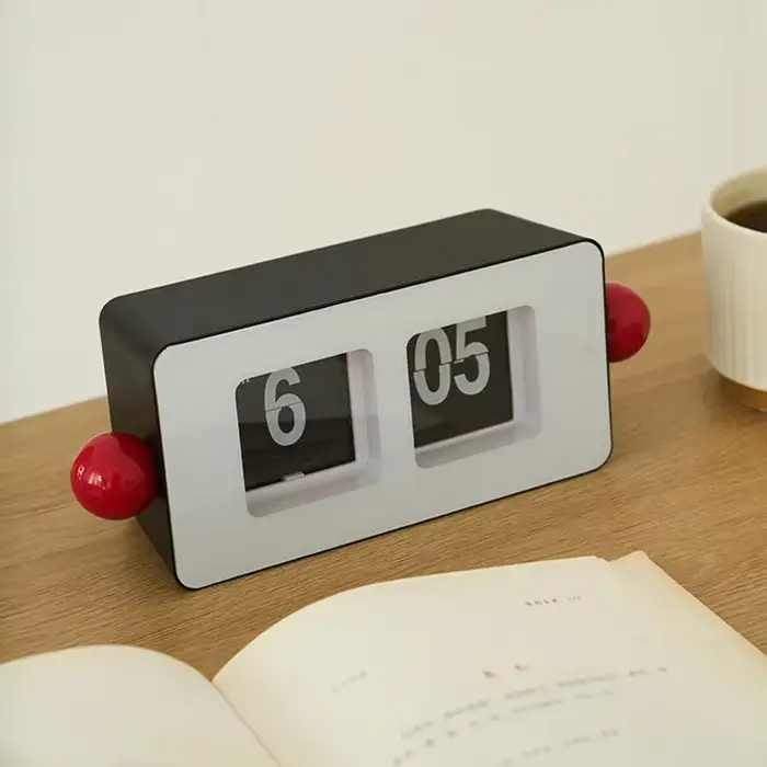 Horloge à pages tournantes automatiques, horloge de table créative pour salon, chambre à coucher, décoration de bureau rétro minimaliste, décoration de la maison