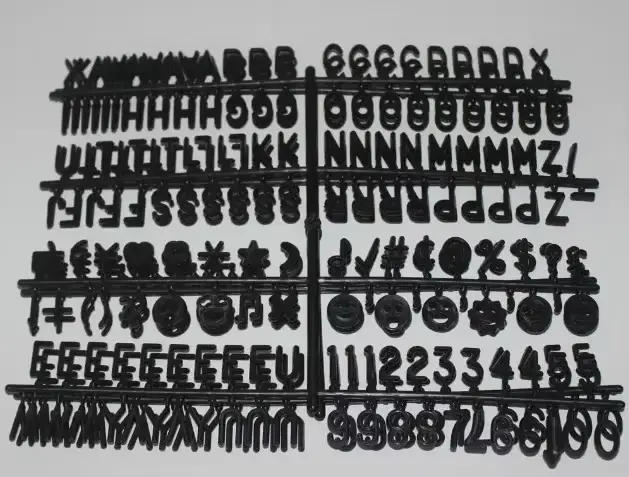 Lettres colorées de tableau de feutre