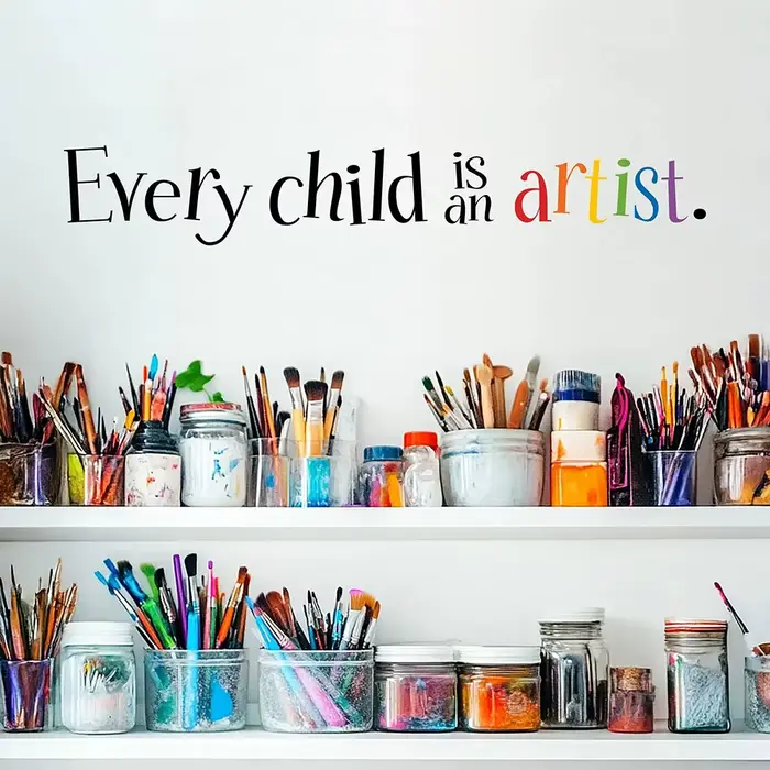 Autocollants muraux colorés pour chaque enfant est un artiste