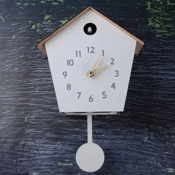 Grande horloge coucou en bois faite à la main