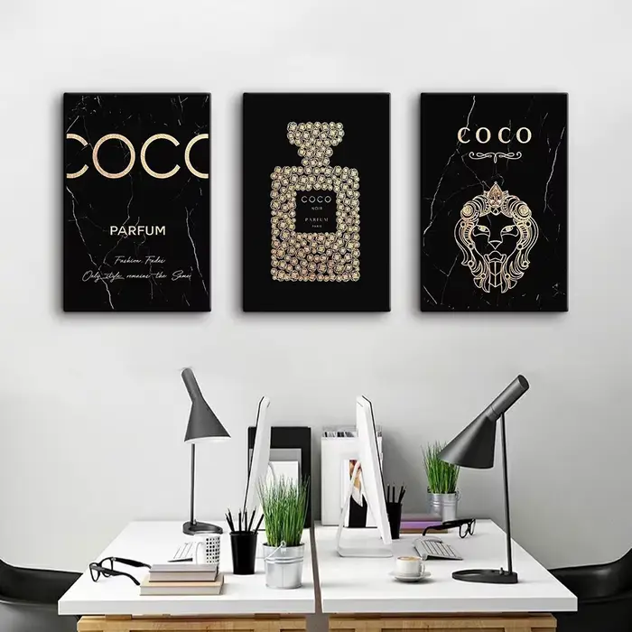 Affiches et impressions de bouteille de parfum COCO noir et or