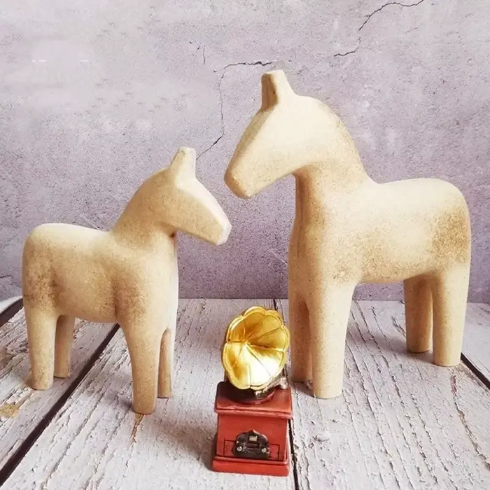 Statue de cheval en bois sculptée à la main