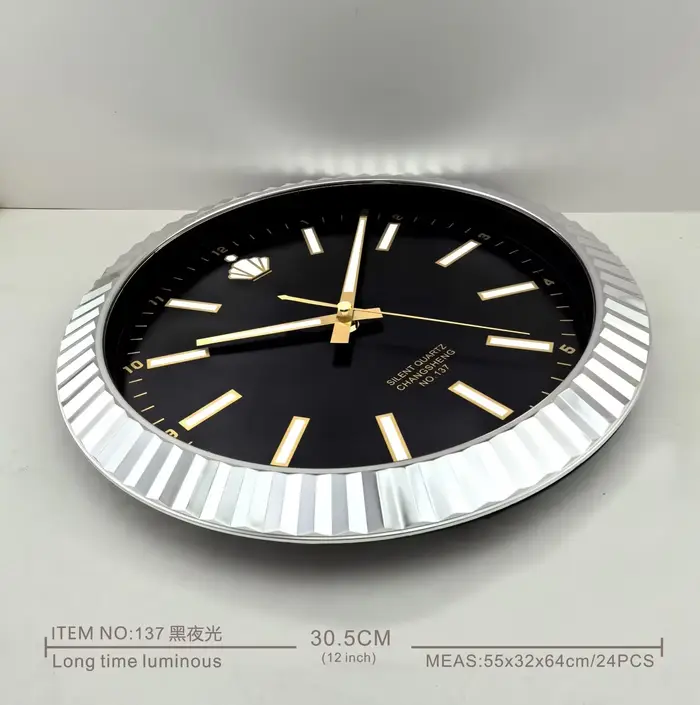 2025 Horloge murale classique lumineuse de luxe Quartz silencieux horloges murales de rôle moderne sans tic-tac