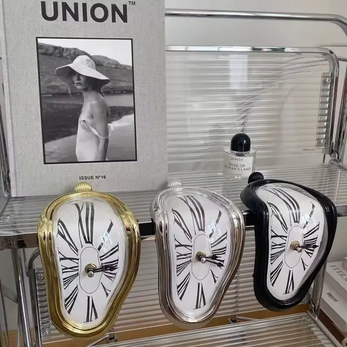 Horloge de fusion d'or de Rome populaire