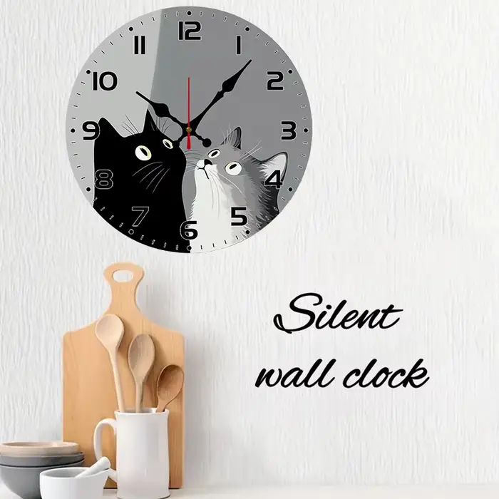 Horloge murale suspendue silencieuse ronde en bois avec chats noirs et blancs